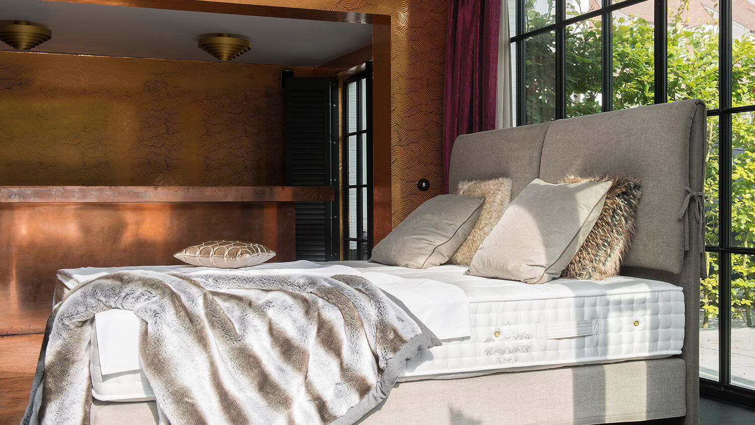 Boxspringbett mit Taschenfederkern-Matratze