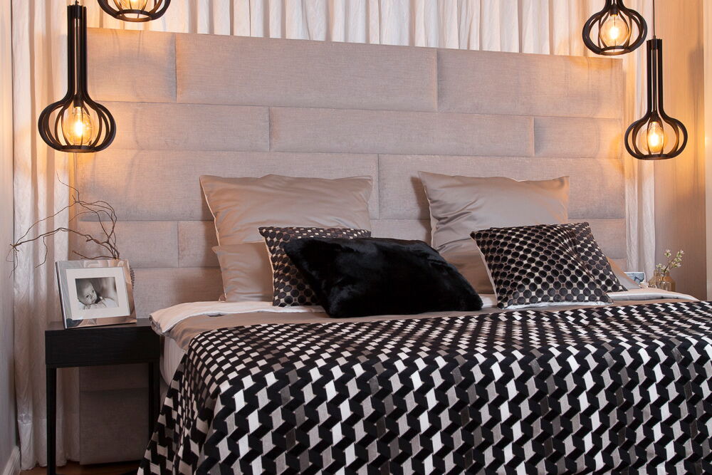 Boxspringbett mit gestepptem Kopfteil