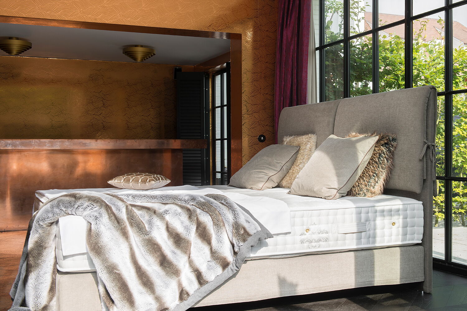 Boxspringbett mit Taschenfederkern-Matratze
